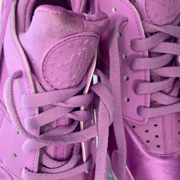 Nike, huaraches. Purple and from Foot Locker. - Picture 2 of 3